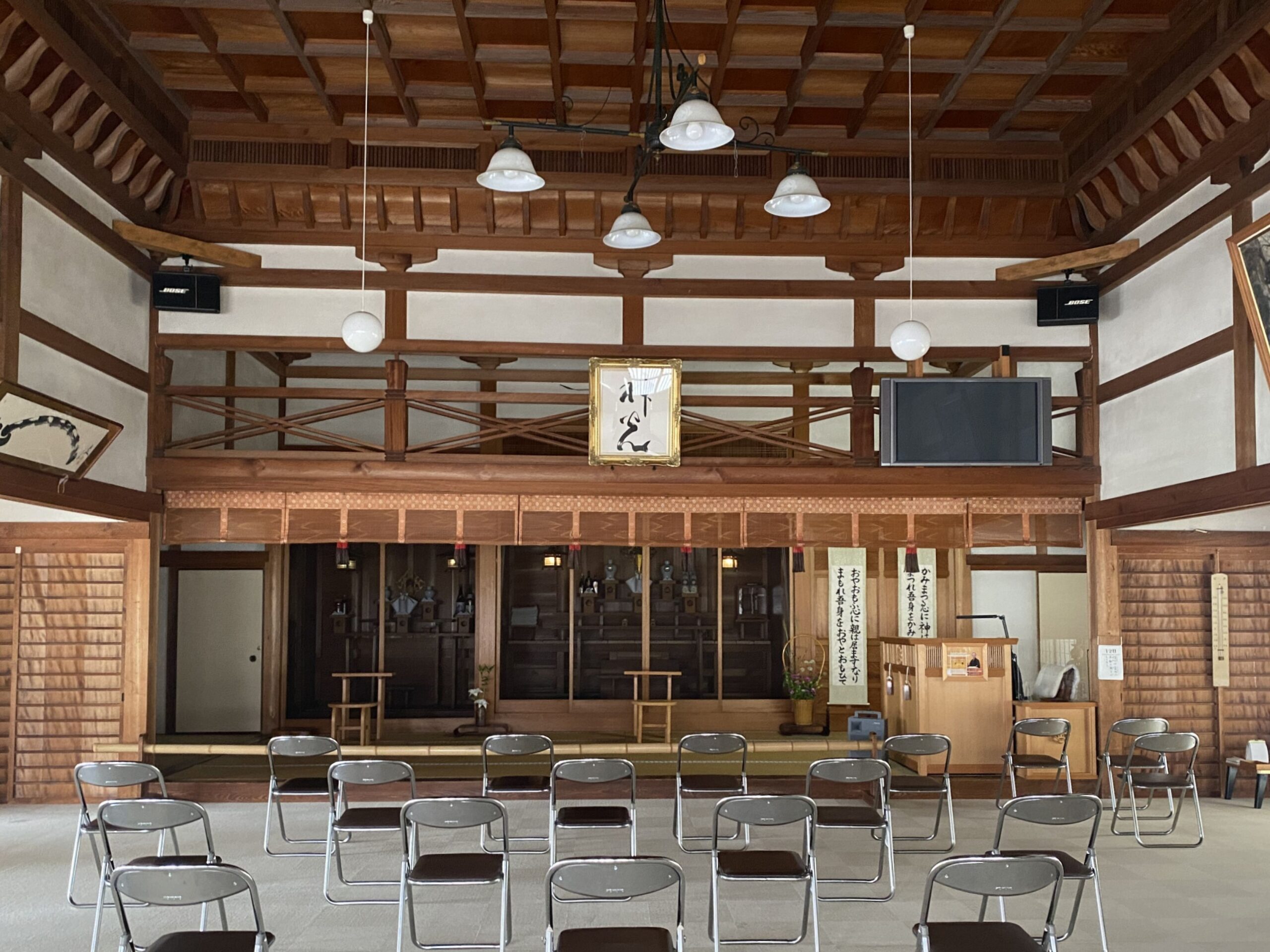 建築士が見る芸備教会①　柱のないお広前と格天井