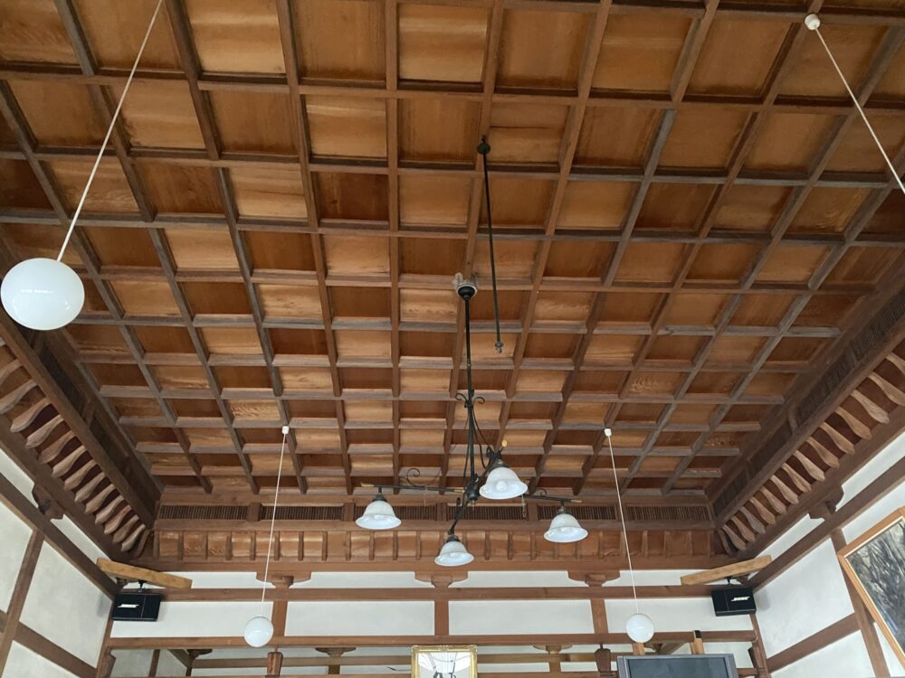 お広前の格天井の写真